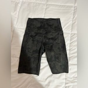 90 degree camo biker shorts